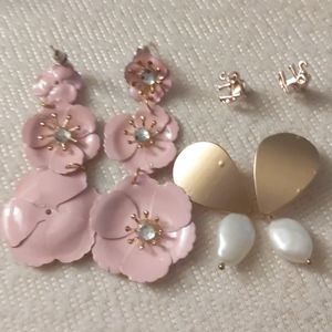 Fashioned earrings/3 pairs